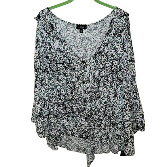 NWT PLUS SIZE FLORAL BLOUSE - Picture 1 of 3